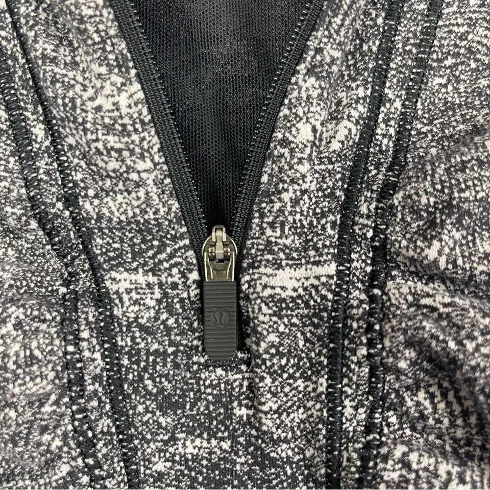 Lululemon Cypress Kiss 1/2 Zip Rush Jacquard Black White Run Yoga Thumbholes 4